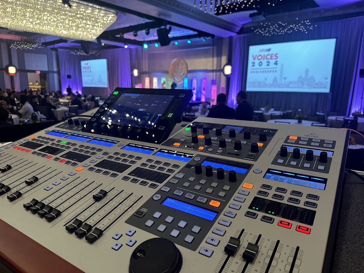 Digital mixing console